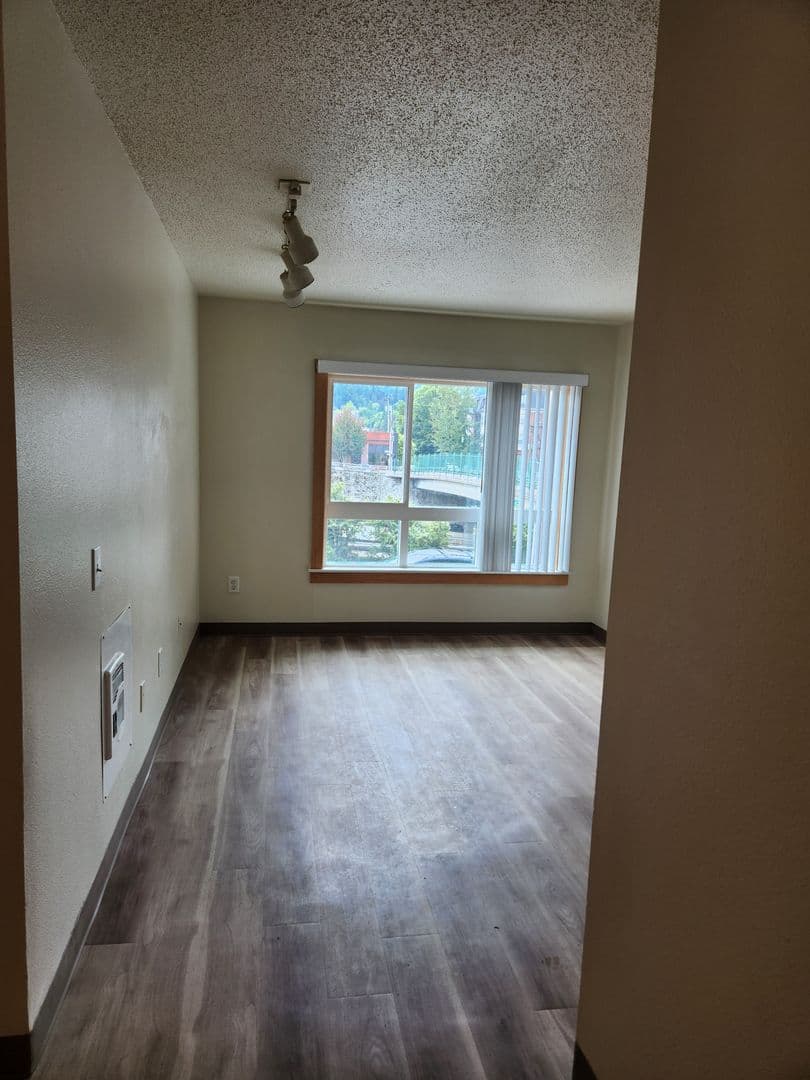Portland Apartment: 1240 SW Columbia St
