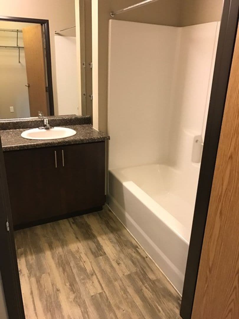 Portland Apartment: 9700 NE Everett Court