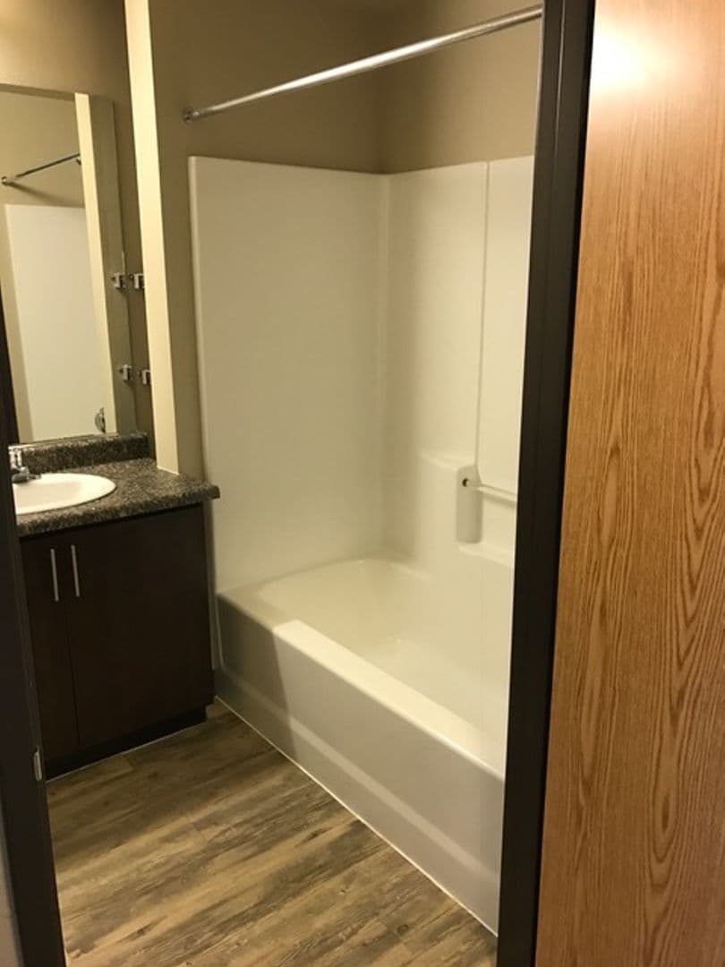 Portland Apartment: 9700 NE Everett Court