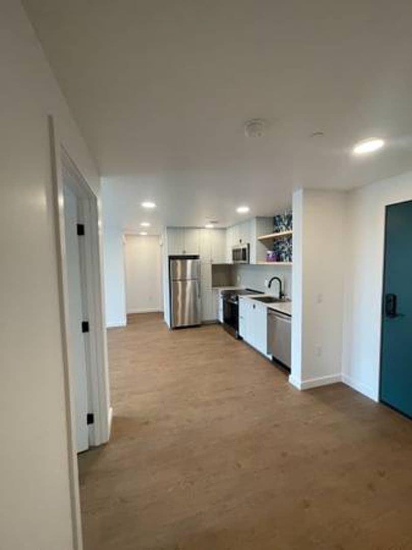 Portland Apartment: 5560 NE 42nd ave