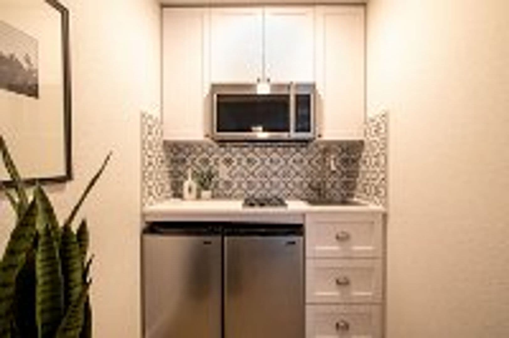 Medford Apartment: 518 N Riverside Ave