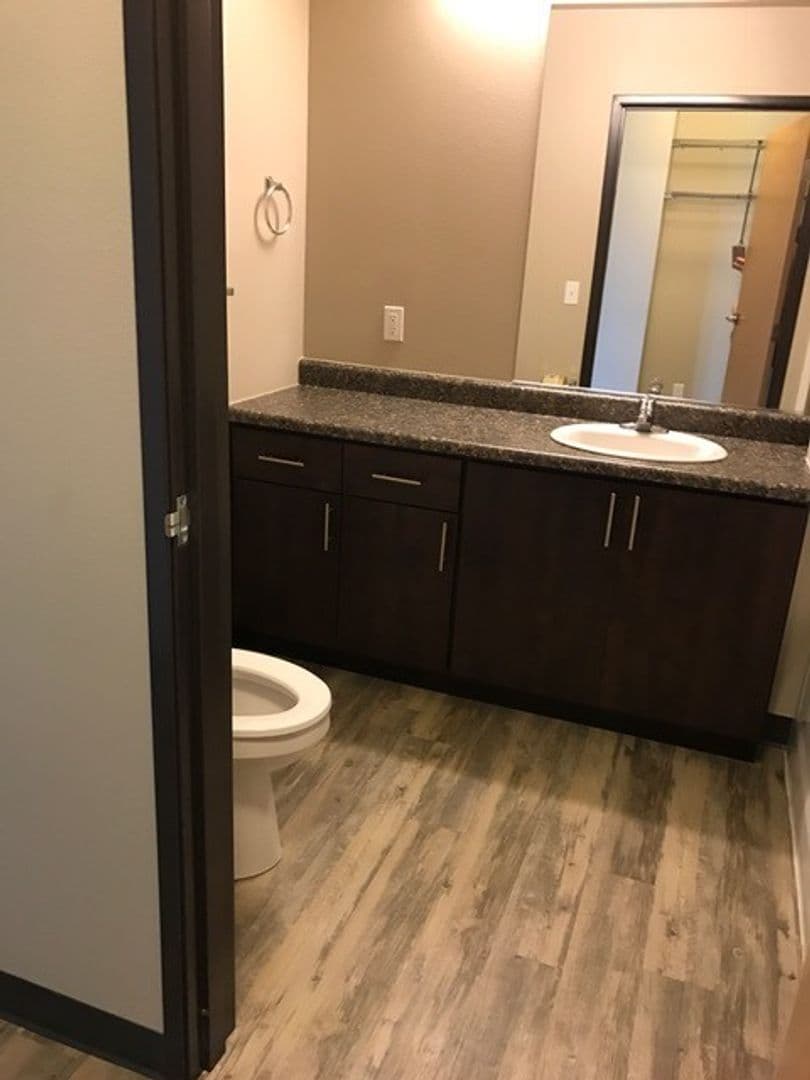 Portland Apartment: 9700 NE Everett Court