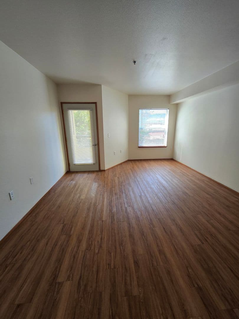 Portland Apartment: 945 NW Naito Parkway