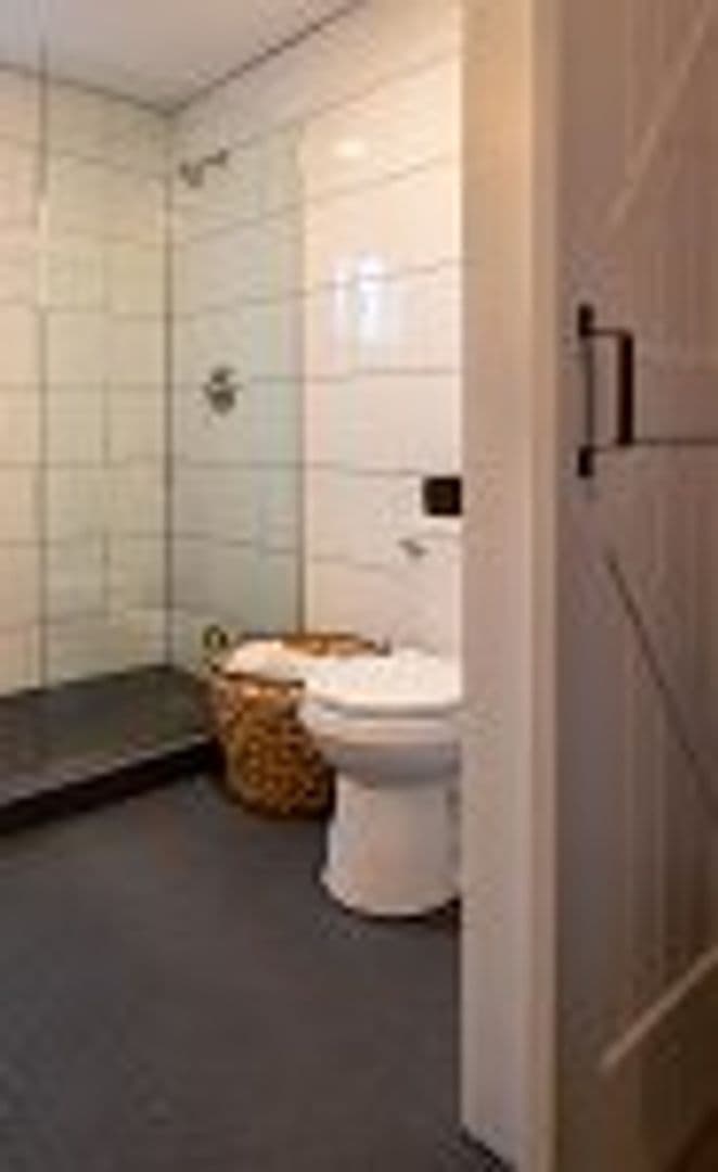 Medford Apartment: 518 N Riverside Ave
