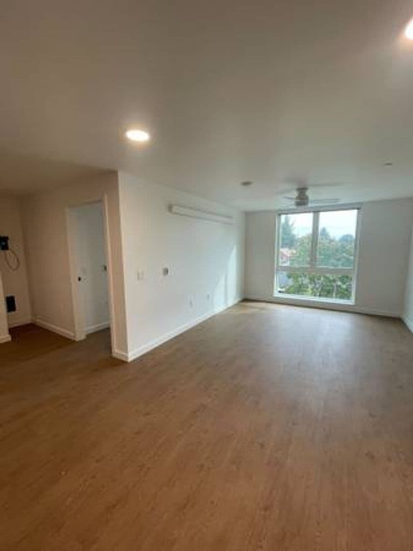 Portland Apartment: 5560 NE 42nd ave