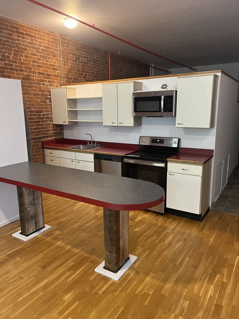 Portland Apartment: 625 NW Everett Street