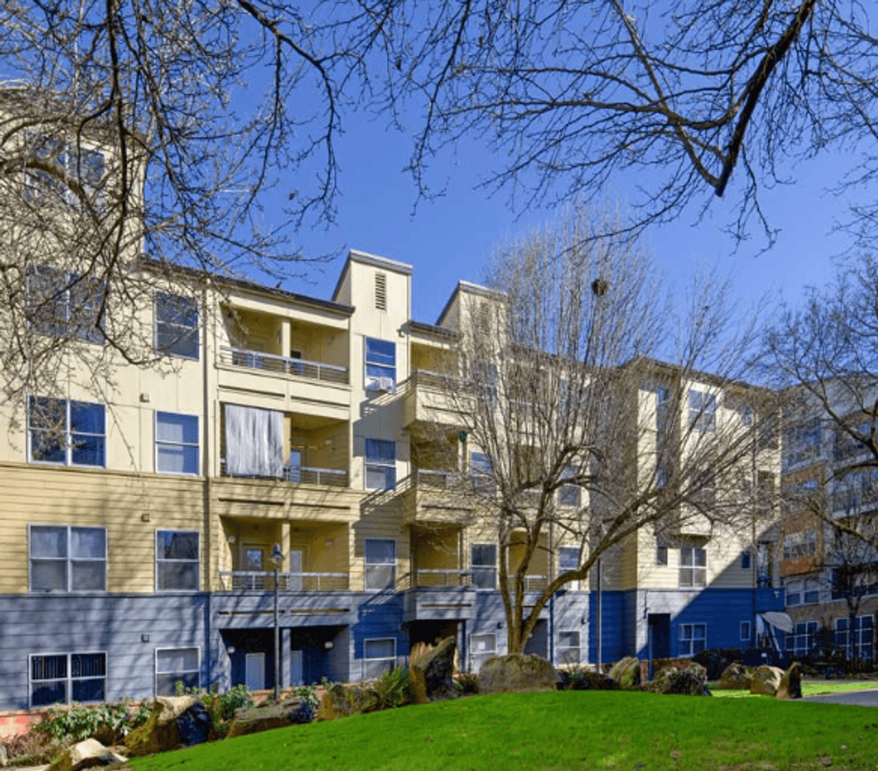 Portland Apartment: 945 NW Naito Parkway