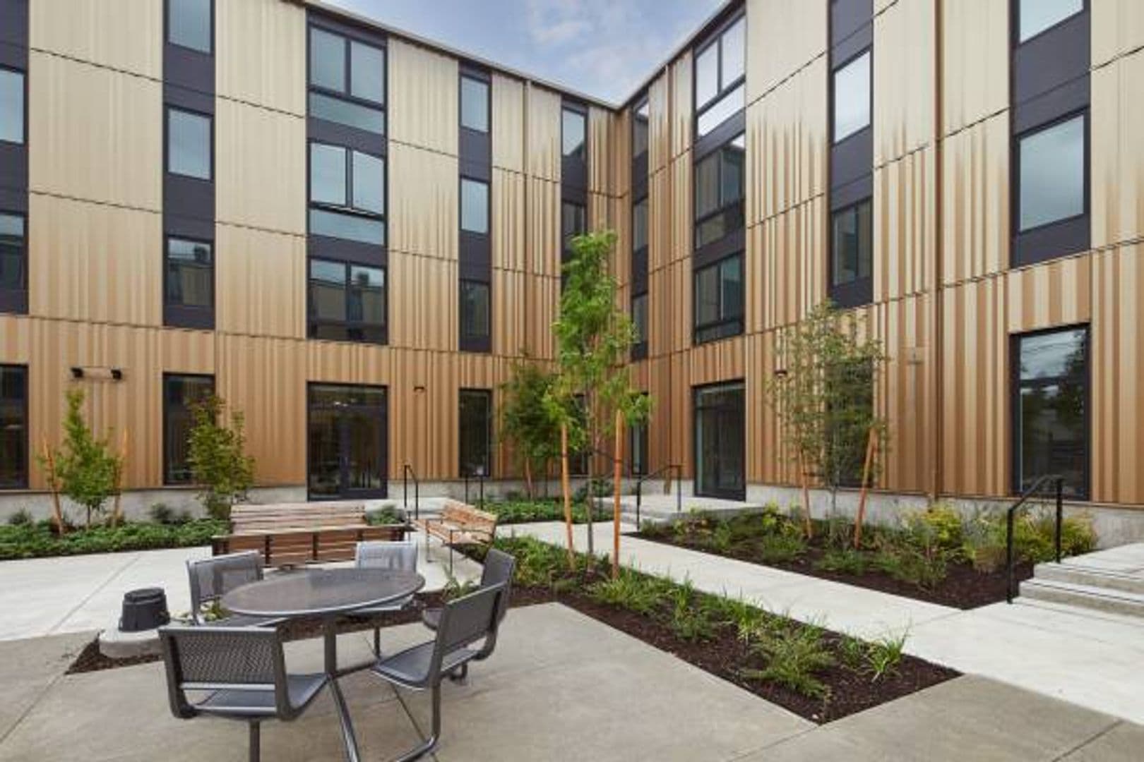 Portland Apartment: 5560 NE 42nd ave