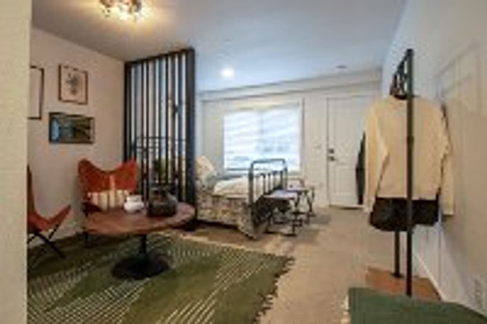 Medford Apartment: 518 N Riverside Ave