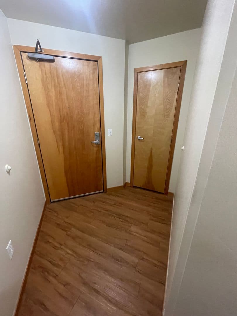 Portland Apartment: 1040 NW 10th Ave