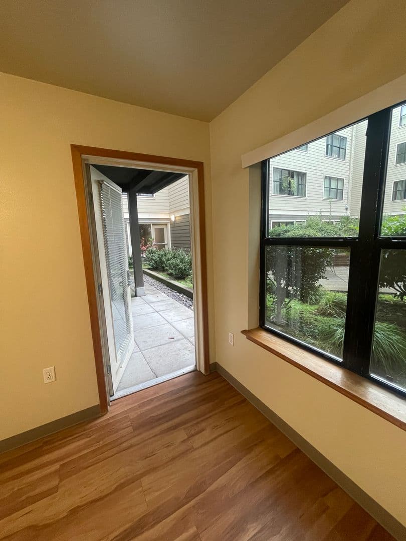 Portland Apartment: 1040 NW 10th Ave