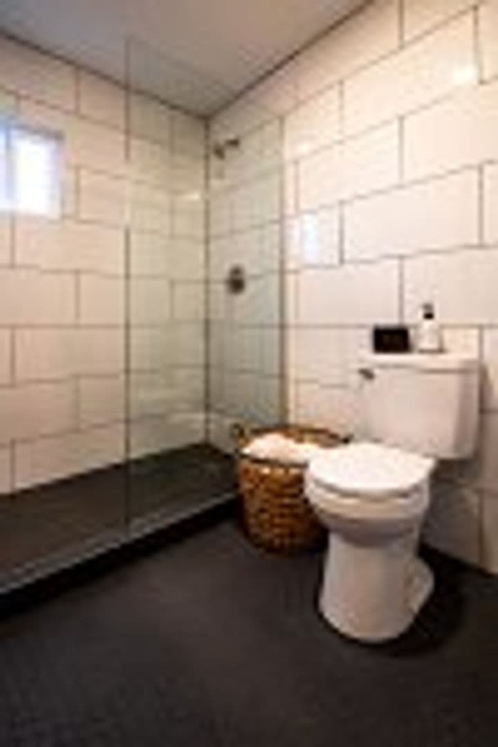 Medford Apartment: 518 N Riverside Ave