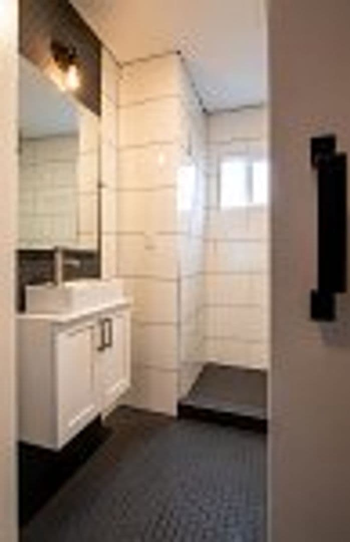 Medford Apartment: 518 N Riverside Ave