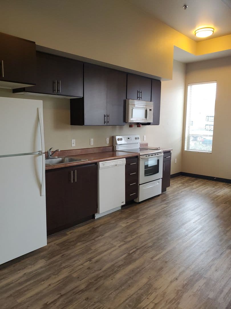 Portland Apartment: 9700 NE Everett Court