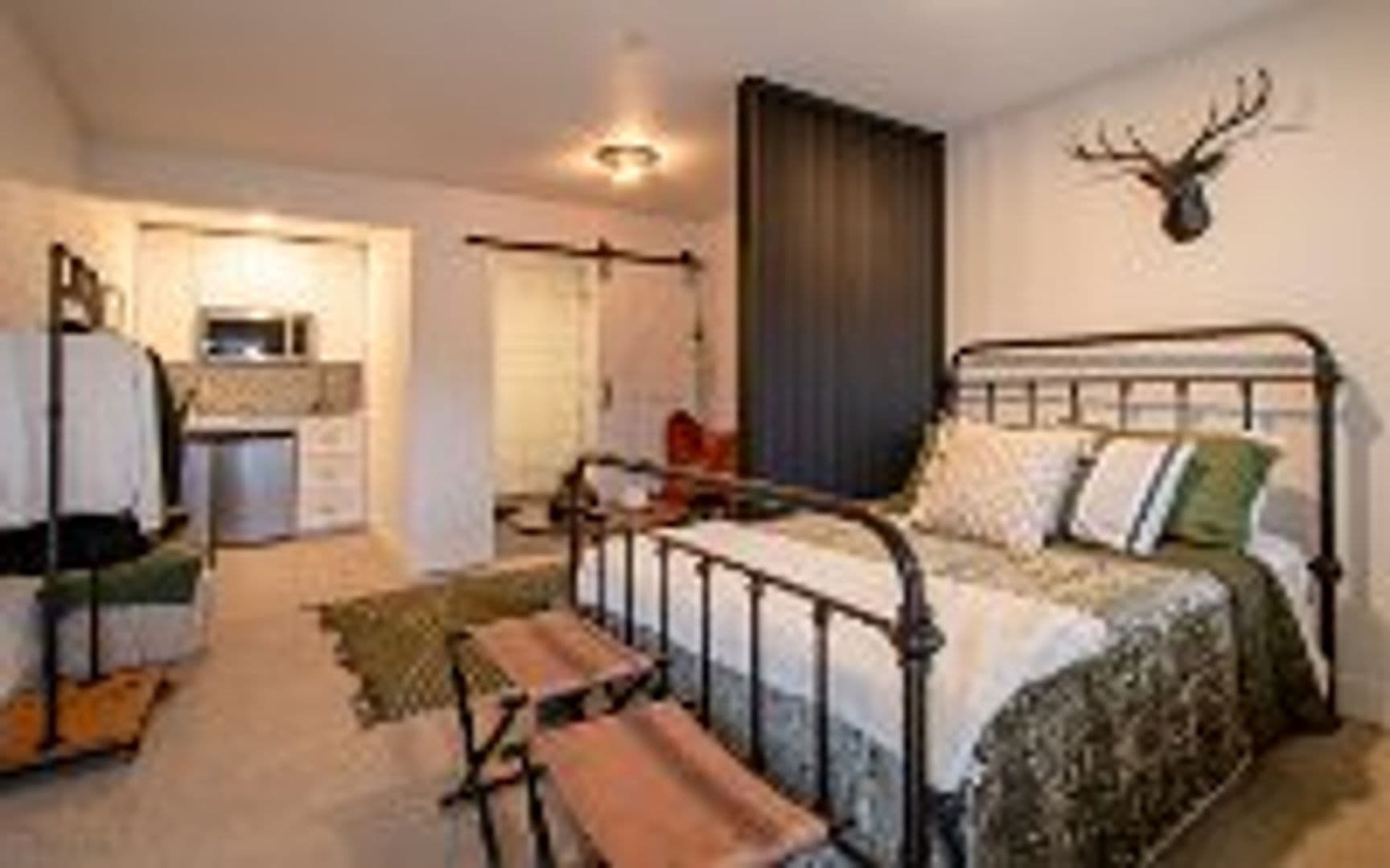 Medford Apartment: 518 N Riverside Ave