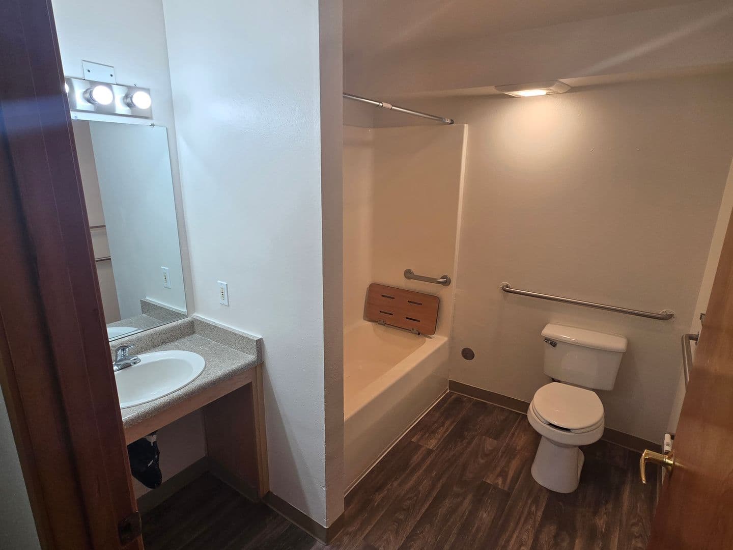 Portland Apartment: 247 SE 160th Ave