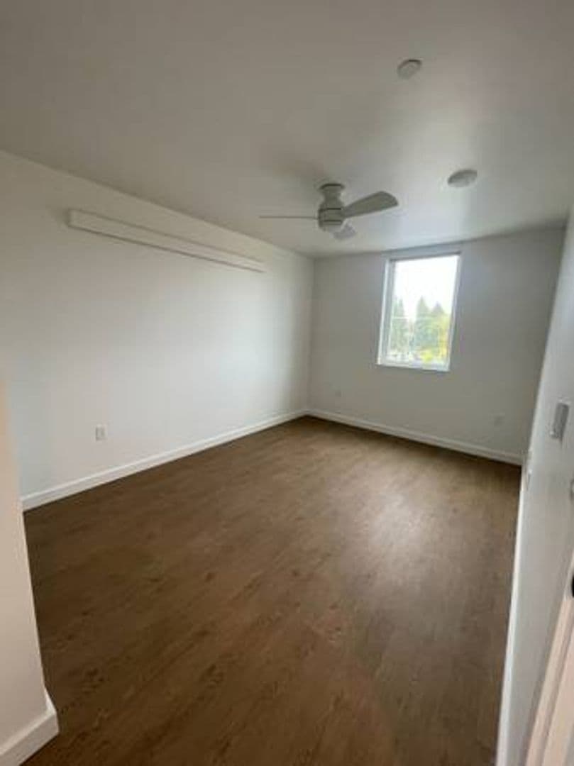 Portland Apartment: 5560 NE 42nd ave