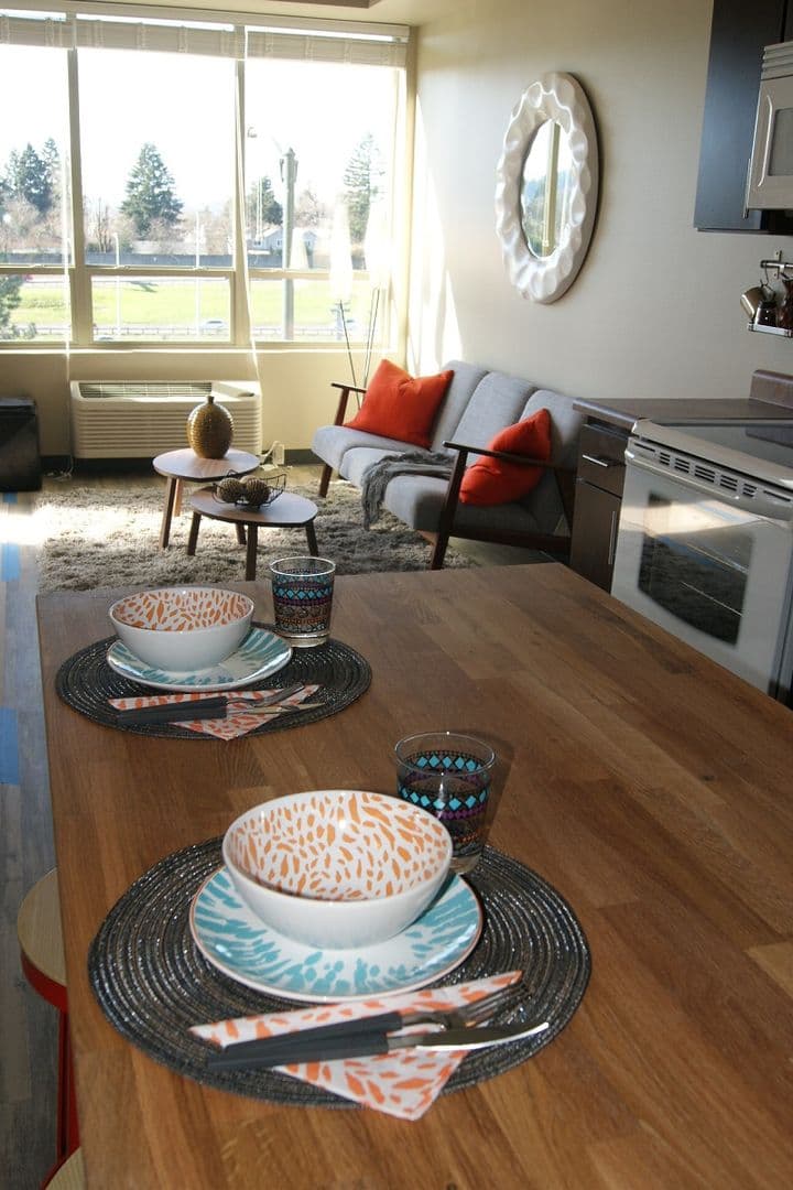 Portland Apartment: 9700 NE Everett Court