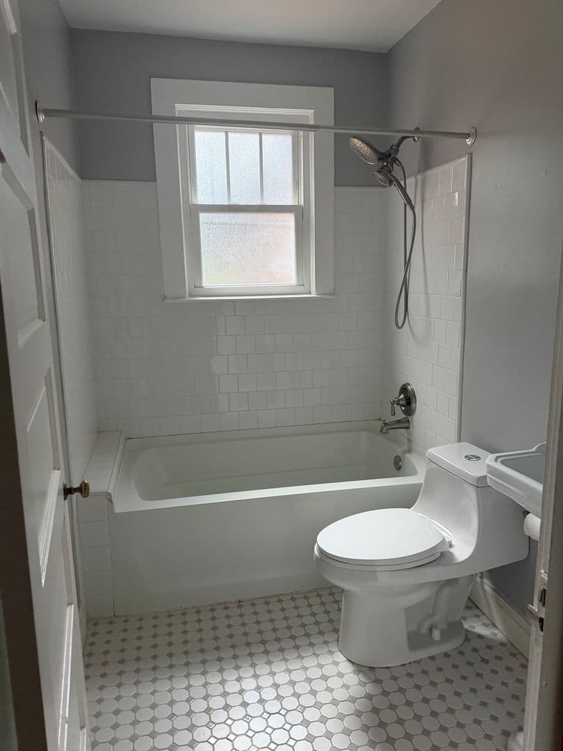 Tallahassee House: 105 Glenview Drive
