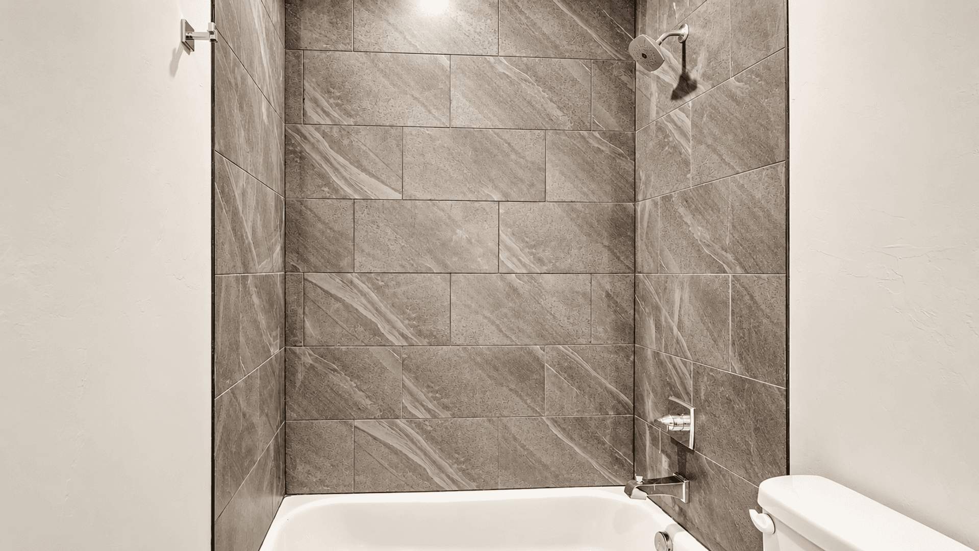Edmond House: 606 W 2nd St #100