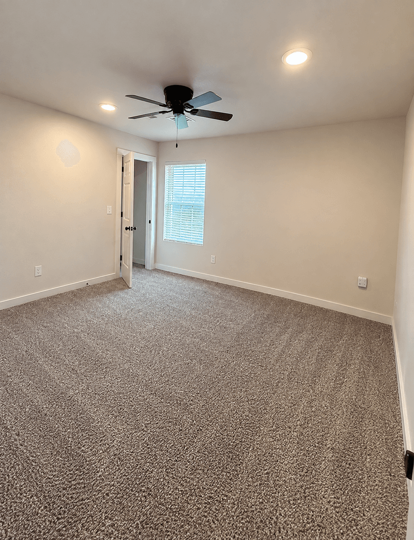 Edmond House: 616 W 2nd St #100