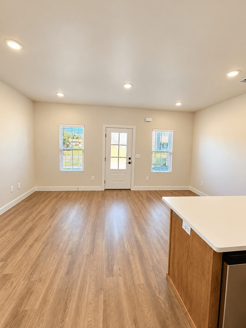 Edmond House: 614 W 2nd St #100