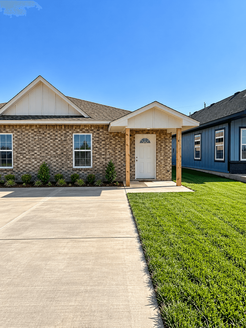 Lawton House: 1407 SW Bishop Rd