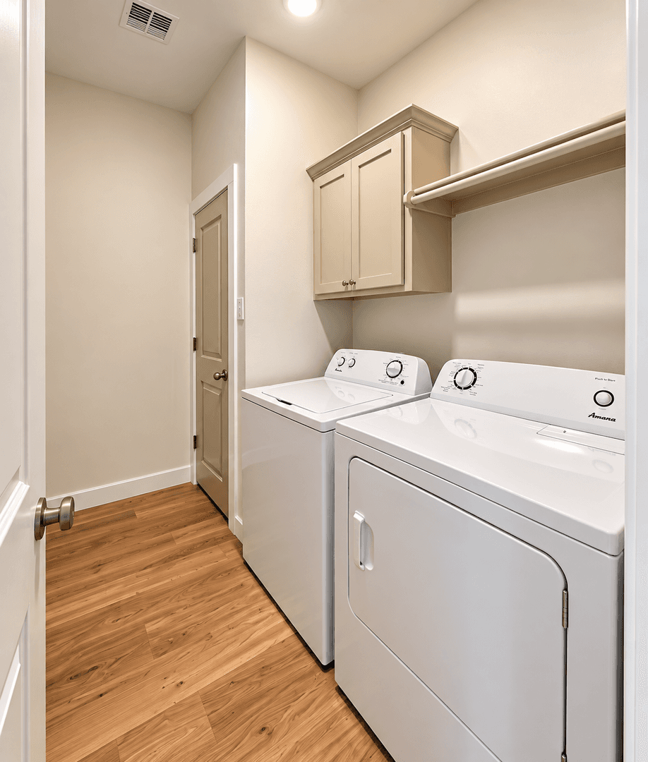 Lawton House: 805 SW Summit Ave #1