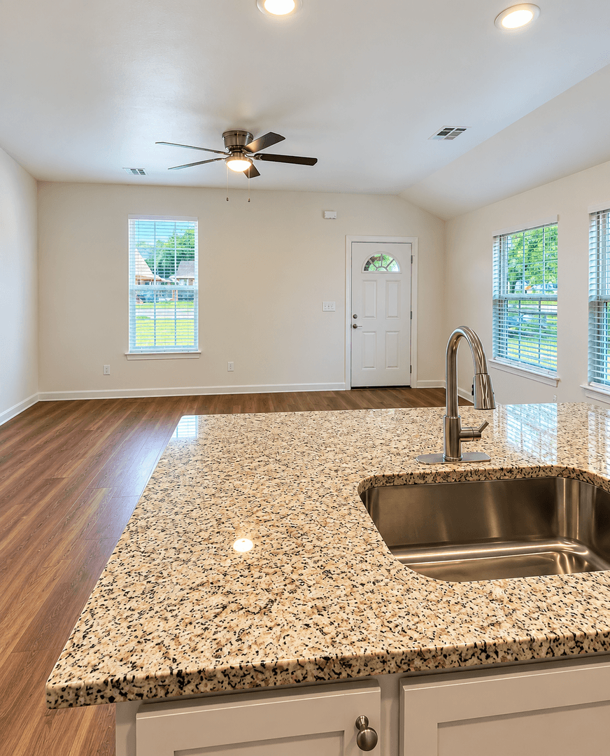 Lawton House: 805 SW Summit Ave #1