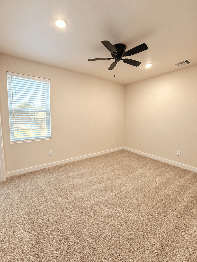 Edmond House: 614 W 2nd St #100