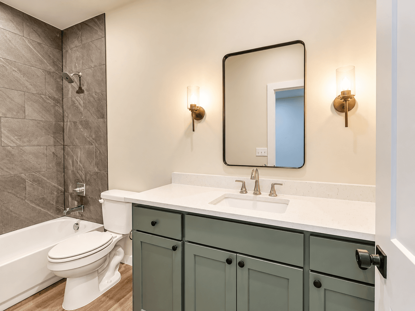 Edmond House: 606 W 2nd St #100