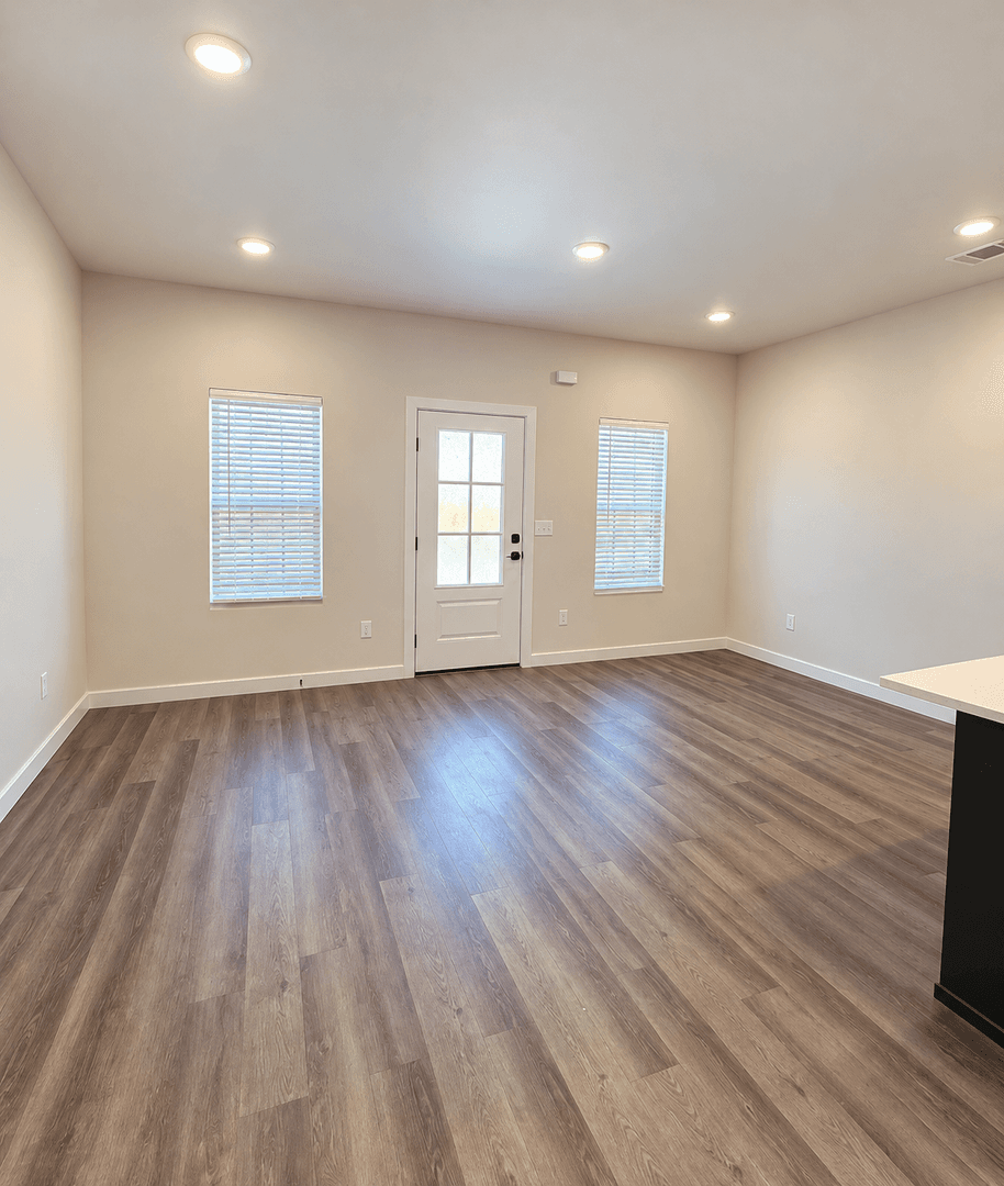 Edmond House: 616 W 2nd St #100