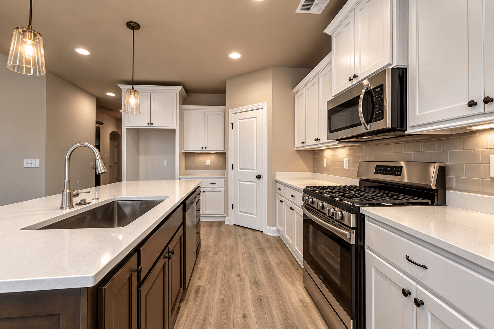Yukon House: 1912 Long Cove Ave