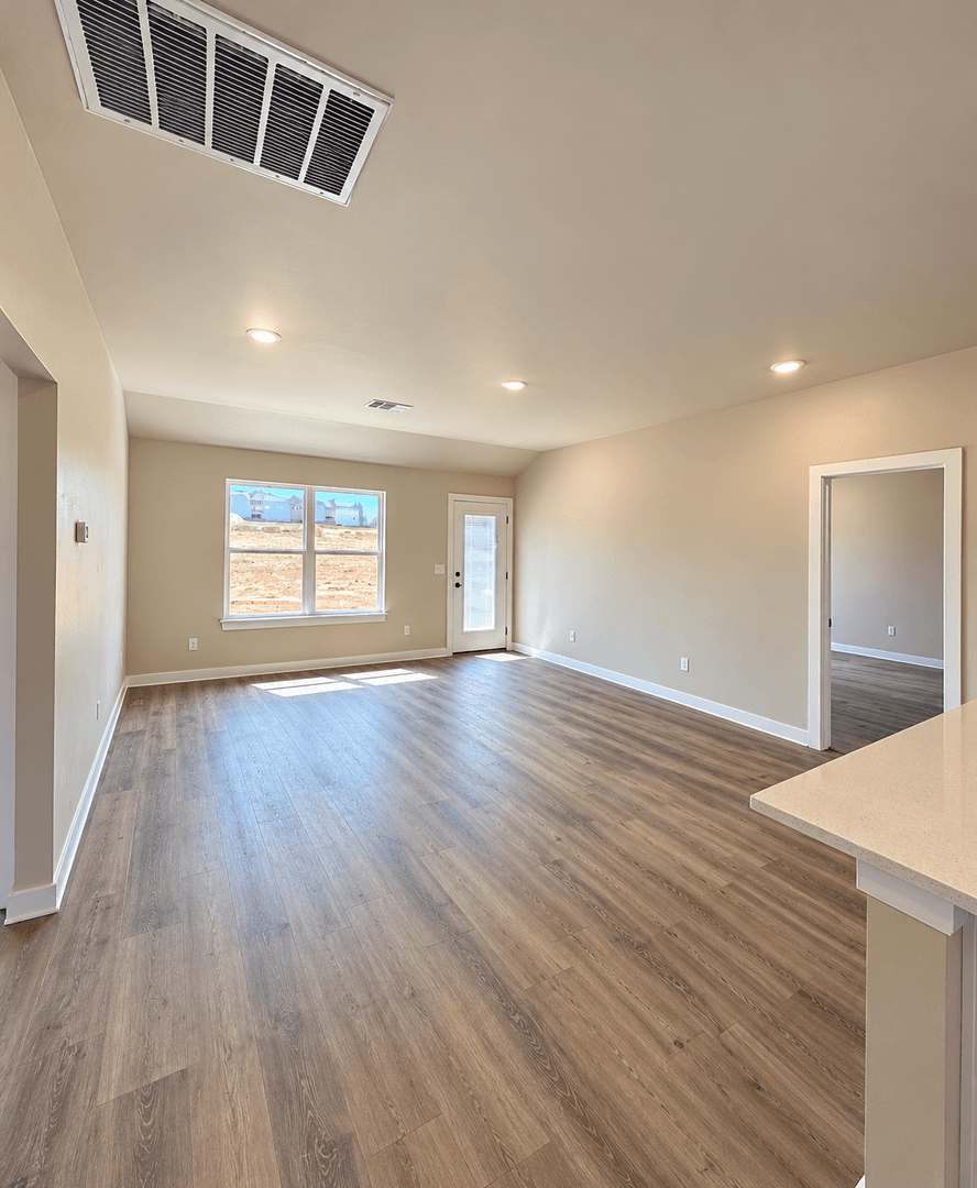 Guthrie House: 1627 Highland Loop