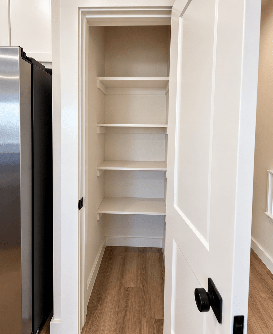 Edmond House: 618 W 2nd St #100