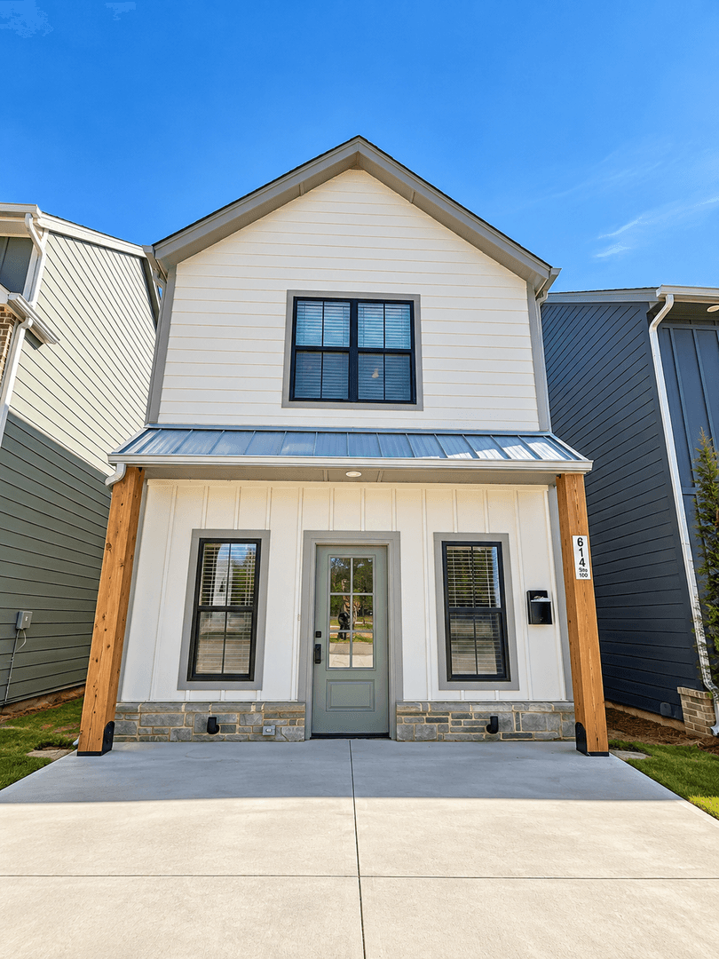 Edmond House: 614 W 2nd St #100