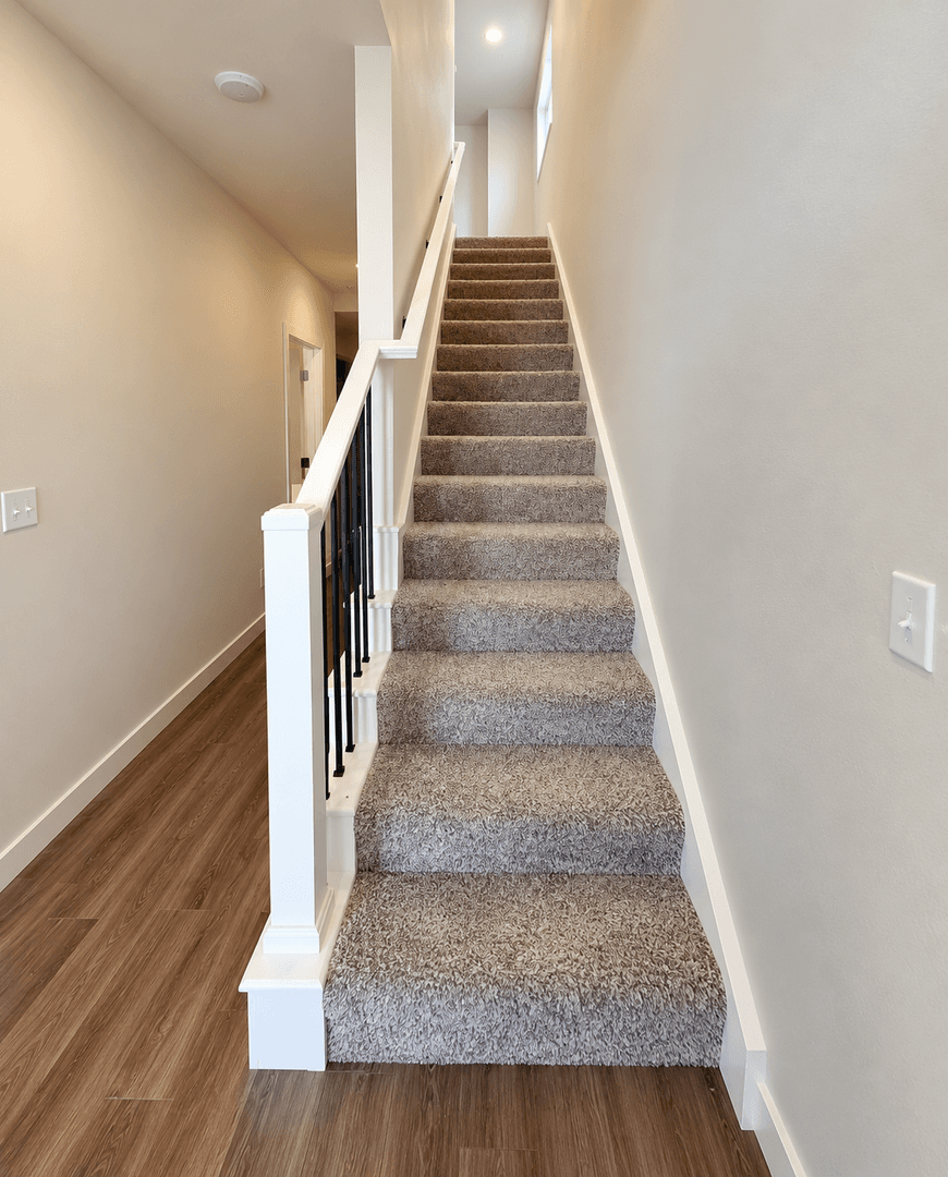 Edmond House: 616 W 2nd St #100