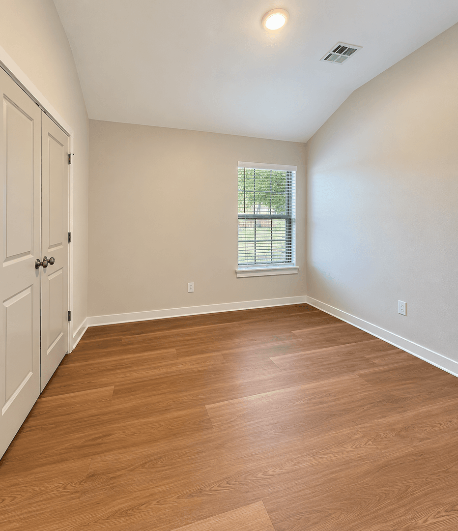 Lawton House: 2106 Charles Whitlow Ave