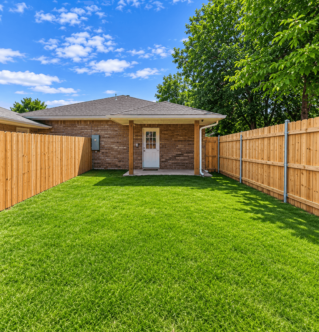 Lawton House: 805 SW Summit Ave #1