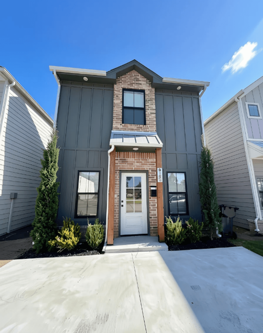 Edmond House: 616 W 2nd St #100