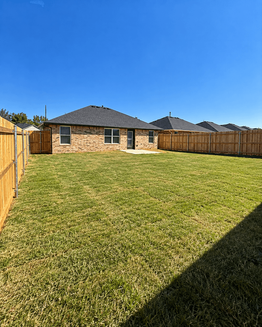 Guthrie House: 1617 Highland Loop