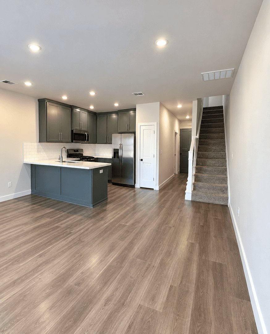 Edmond House: 616 W 2nd St #100