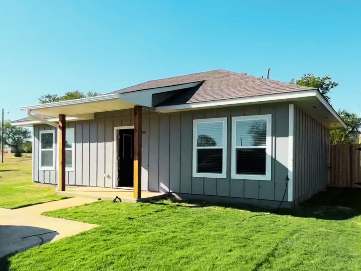Lawton House: 1307 SW Georgia Ave