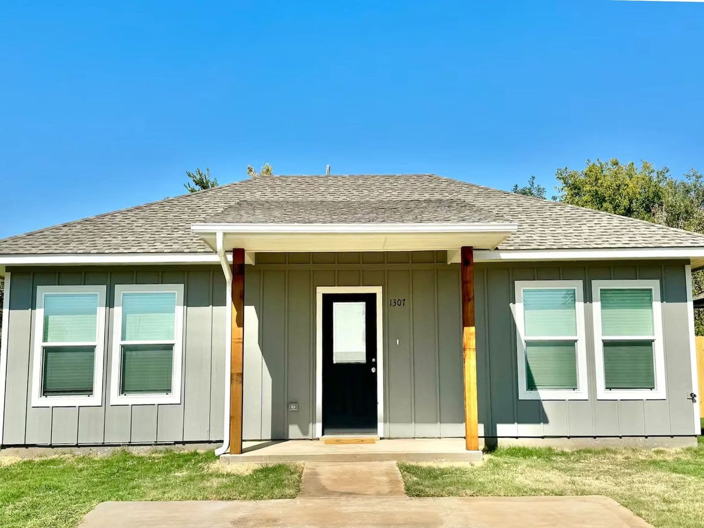 Lawton House: 1307 SW Georgia Ave
