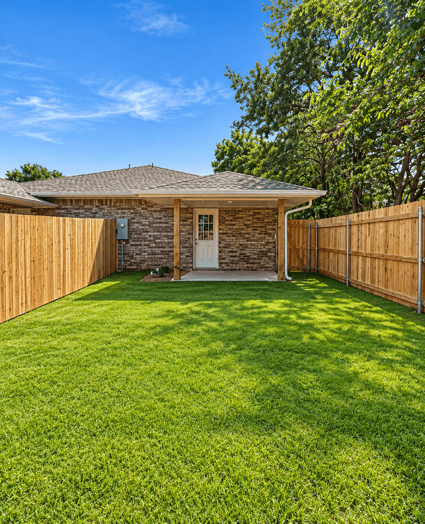 Lawton House: 2122 SW Charles Whitlow Ave
