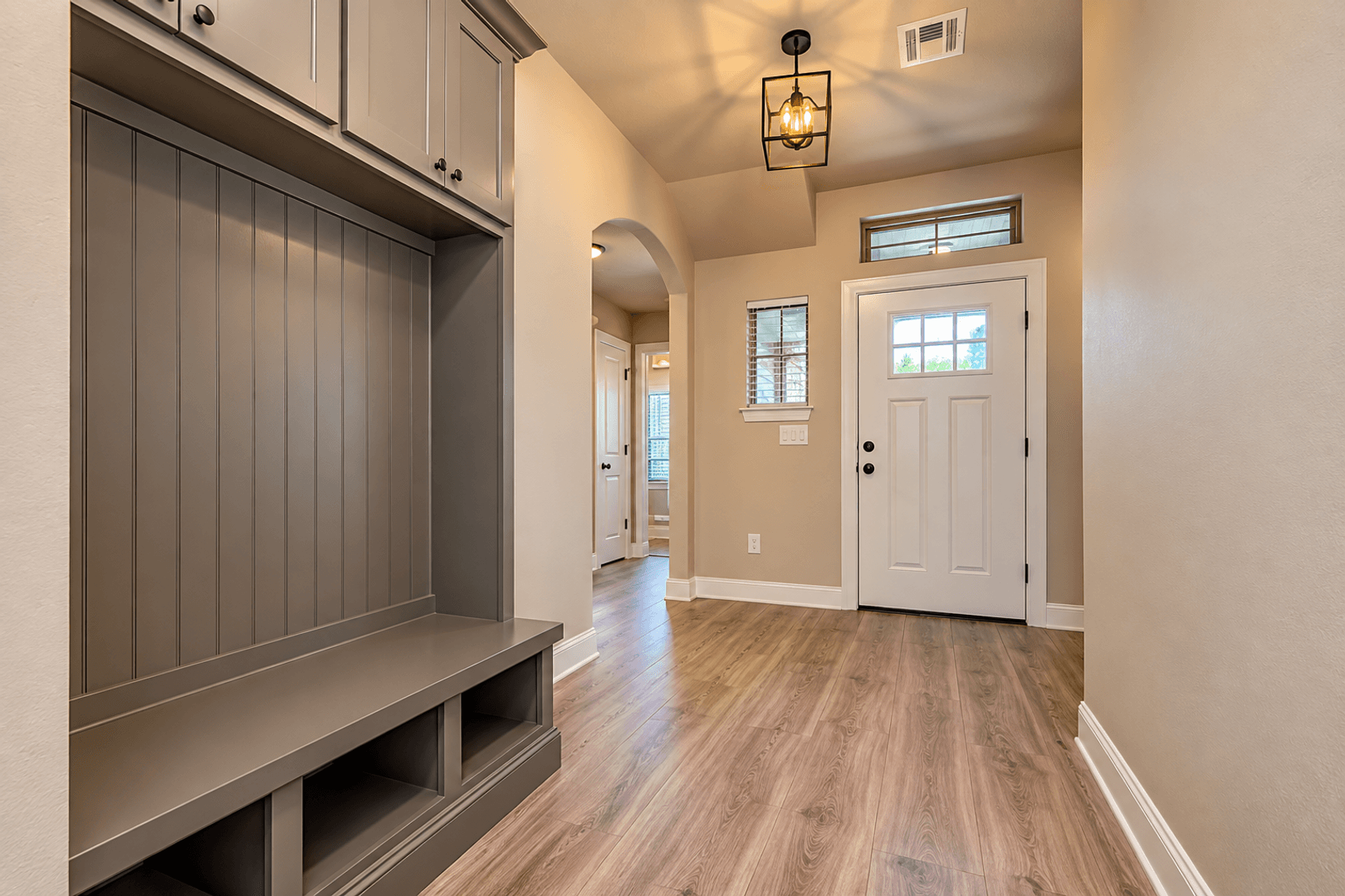 Yukon House: 1912 Long Cove Ave