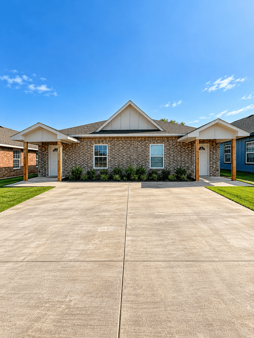 Lawton House: 1407 SW Bishop Rd