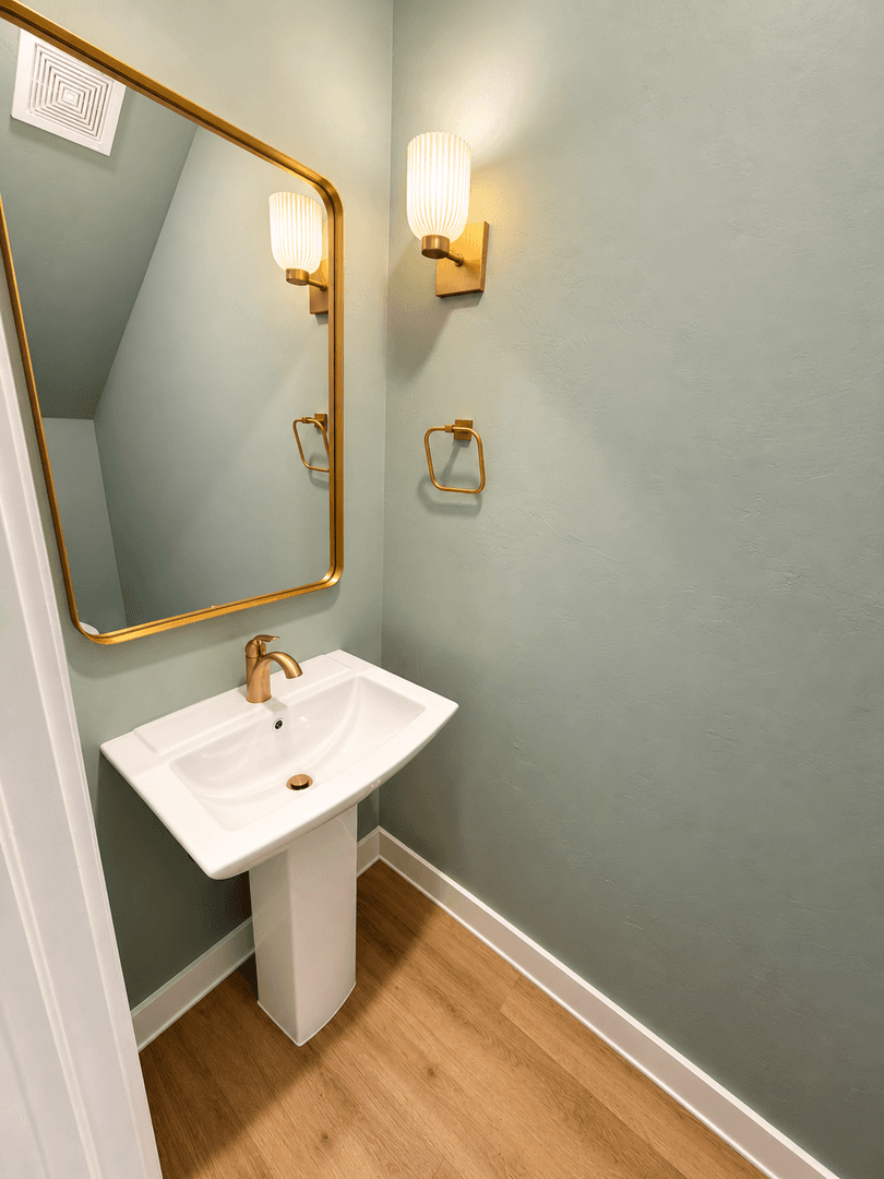 Edmond House: 614 W 2nd St #100
