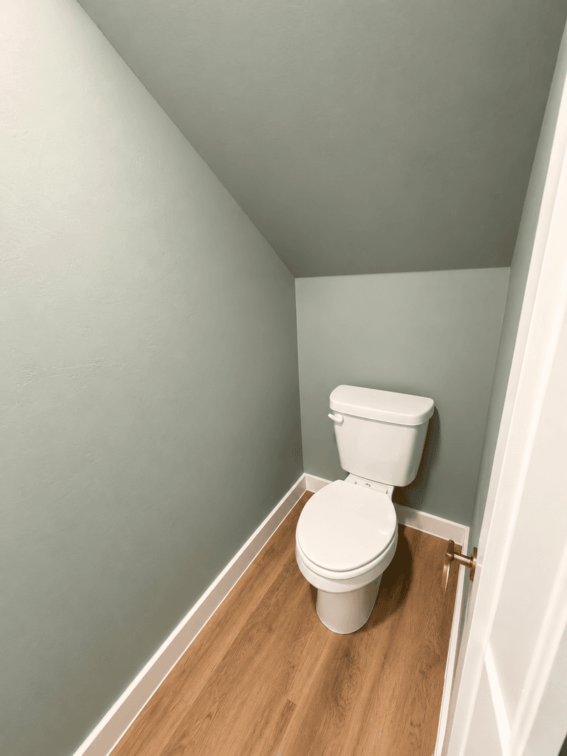 Edmond House: 614 W 2nd St #100