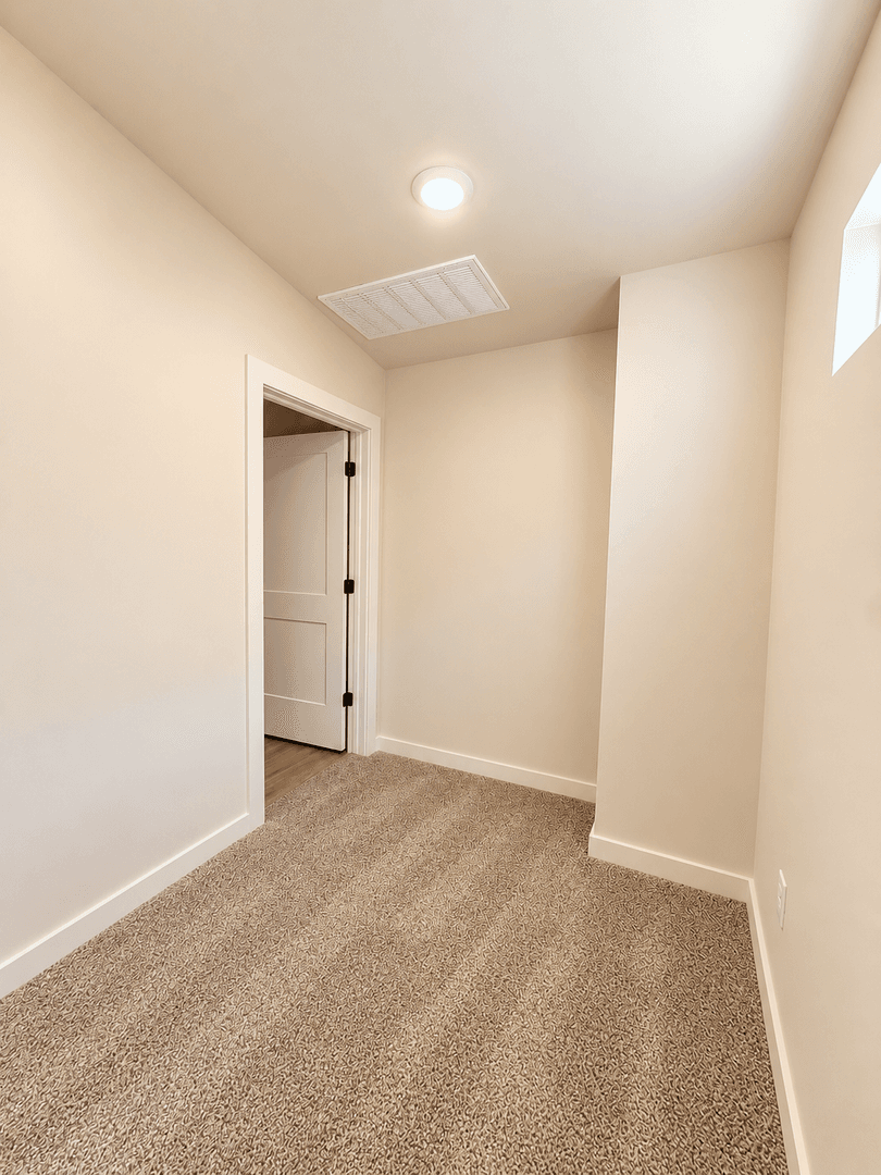 Edmond House: 614 W 2nd St #100